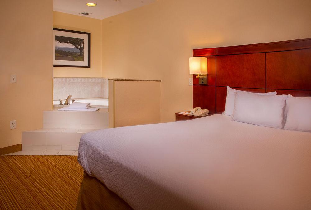 Hotel Courtyard By Marriott Dulles Town Center 3*