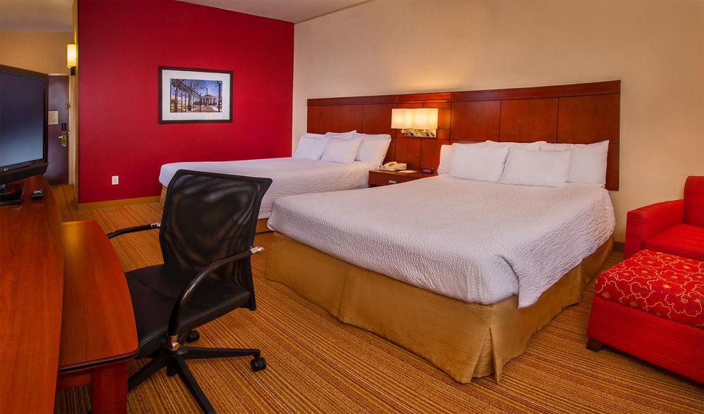 Courtyard By Marriott Dulles Town Center 3*