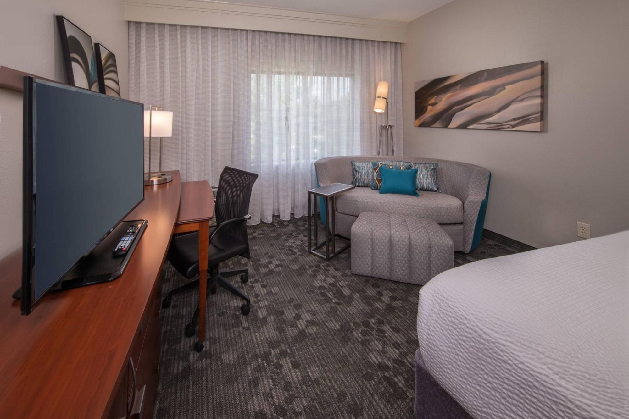 Courtyard By Marriott Dulles Town Center Hotel 3*