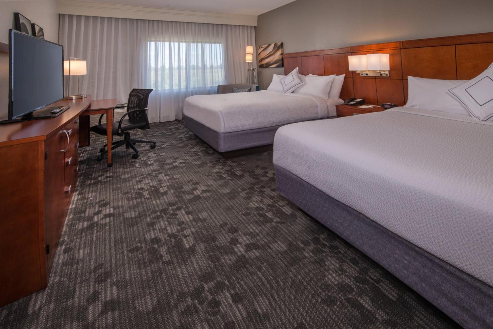Courtyard By Marriott Dulles Town Center Hotel Sterling