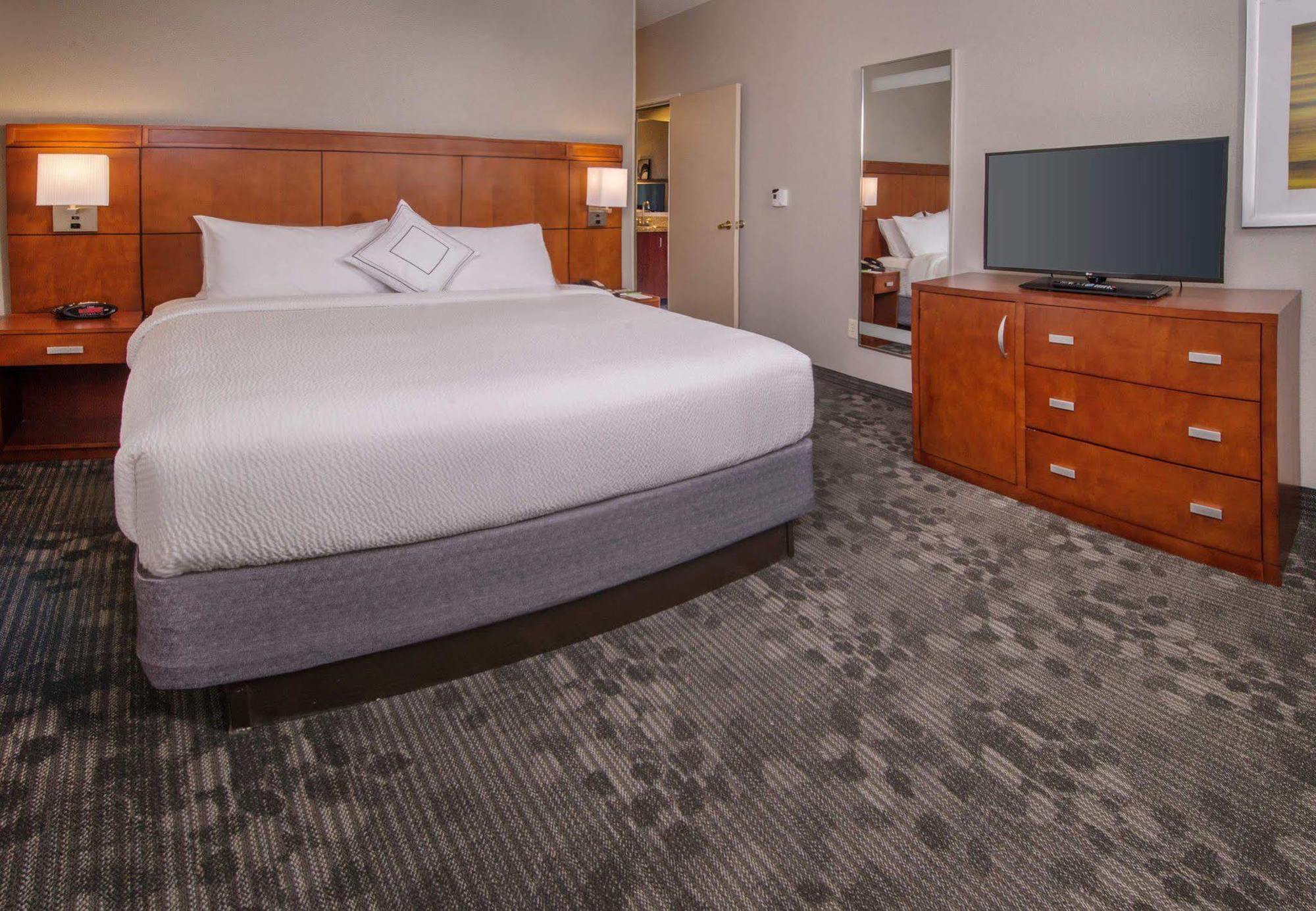 Courtyard By Marriott Dulles Town Center