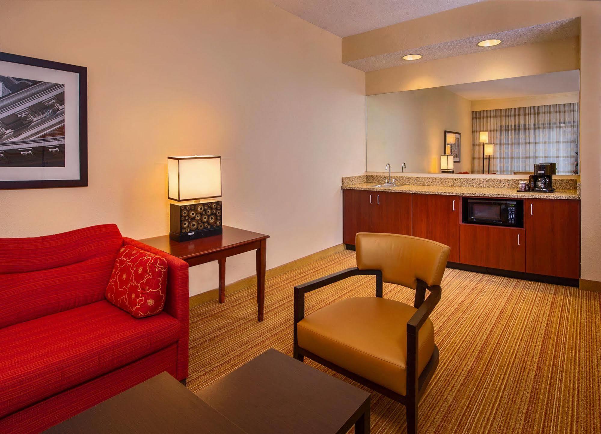 Courtyard By Marriott Dulles Town Center Hotel Sterling